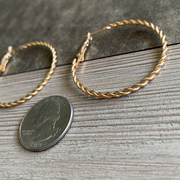 6/$8 Gold Tone Hoop Earrings NEW - Picture 14 of 14